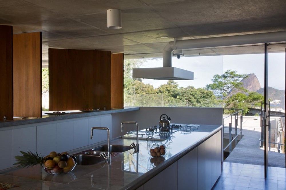 House in Santa Teresa / SPBR Arquitetos