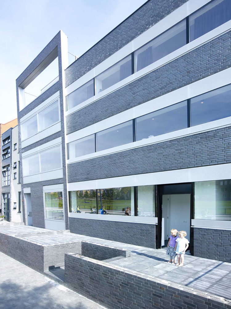 Two Houses / Zerodegree Architecture