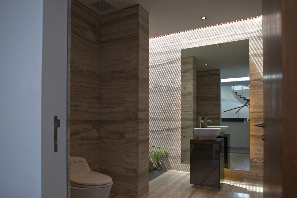Water-Cooled House / Wallflower Architecture + Design