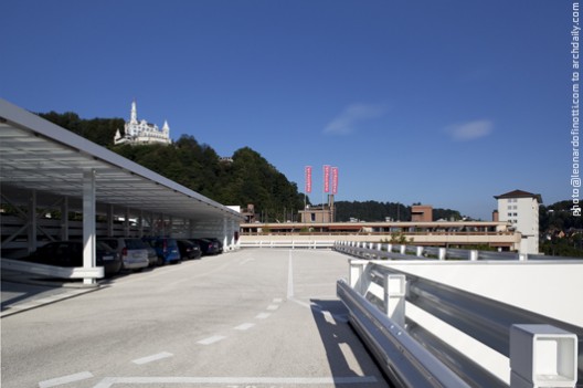 View of the roof top parking area with a hill and a castle in th View of the roof top parking area with a hill and a castle in th © Leonardo Finotti