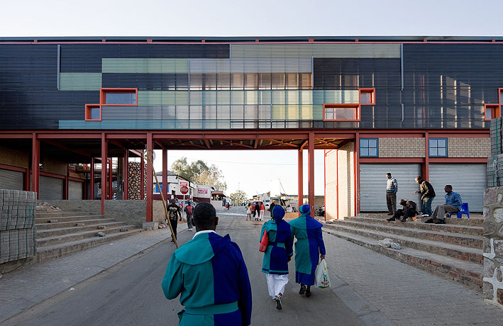 Alexandra Interpretation Centre / Peter Rich Architects