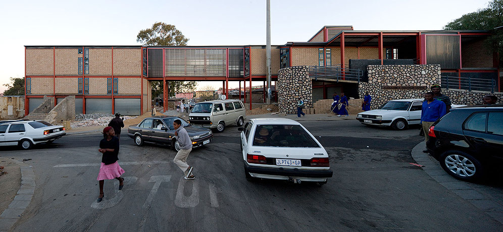 Alexandra Interpretation Centre / Peter Rich Architects