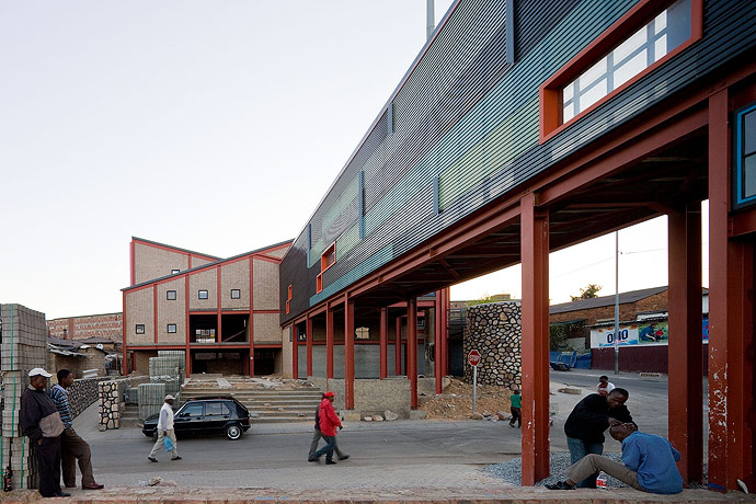 Alexandra Interpretation Centre / Peter Rich Architects