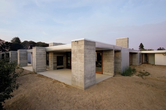 1271356897-aaa-orchard-house-1