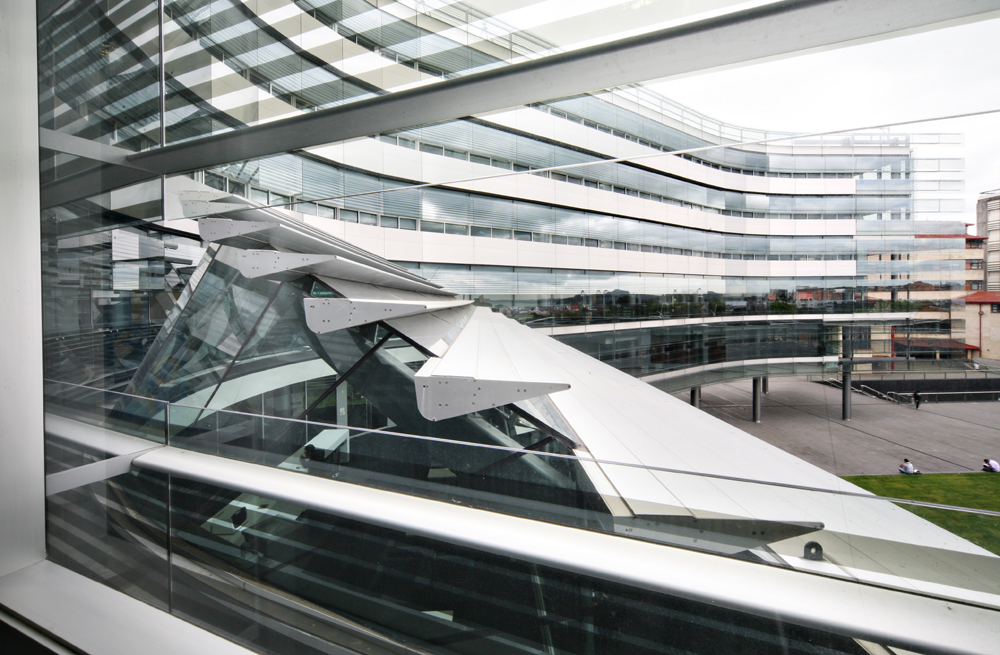 Business School and Teaching Complex / FJMT + Archimedia