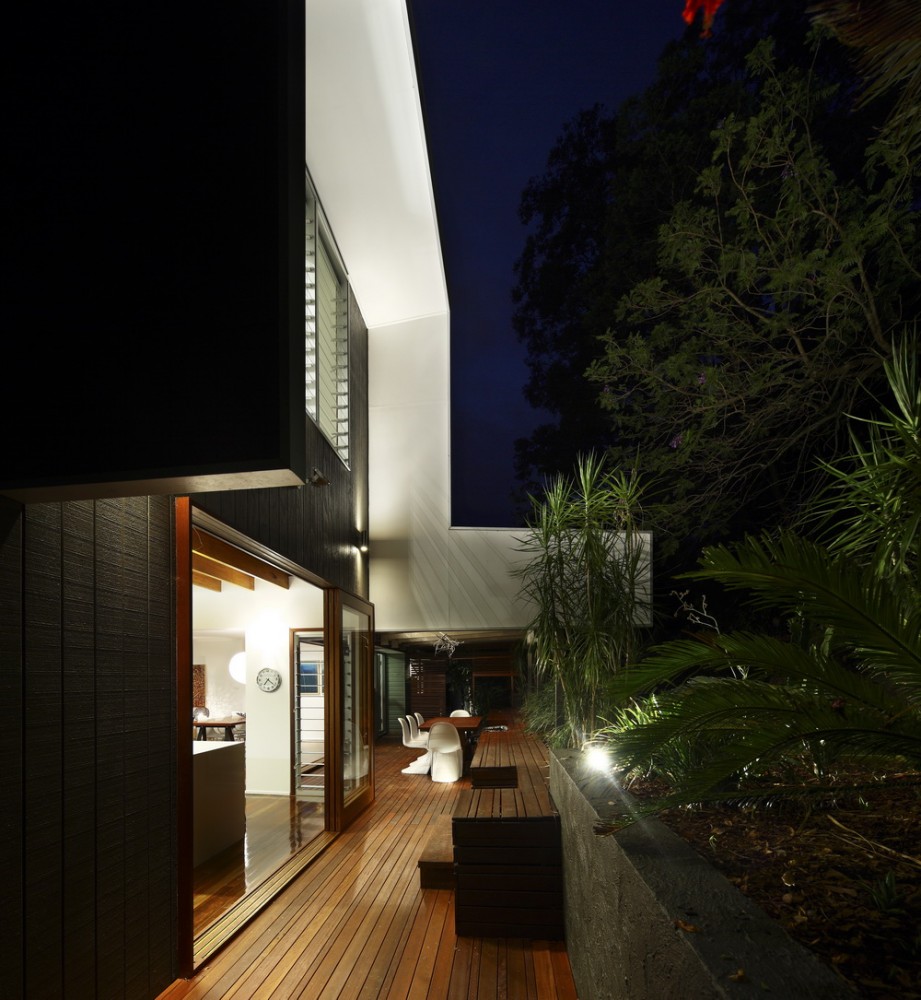 Lockyer Residence - Shaun Lockyer Architects © Scott Burrows