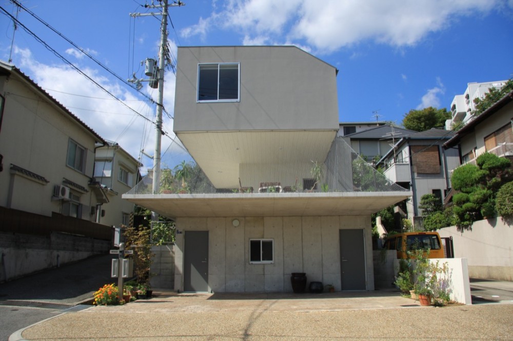 Between - Katsuhiro Miyamoto & Associates © Katsuhiro Miyamoto & Associates