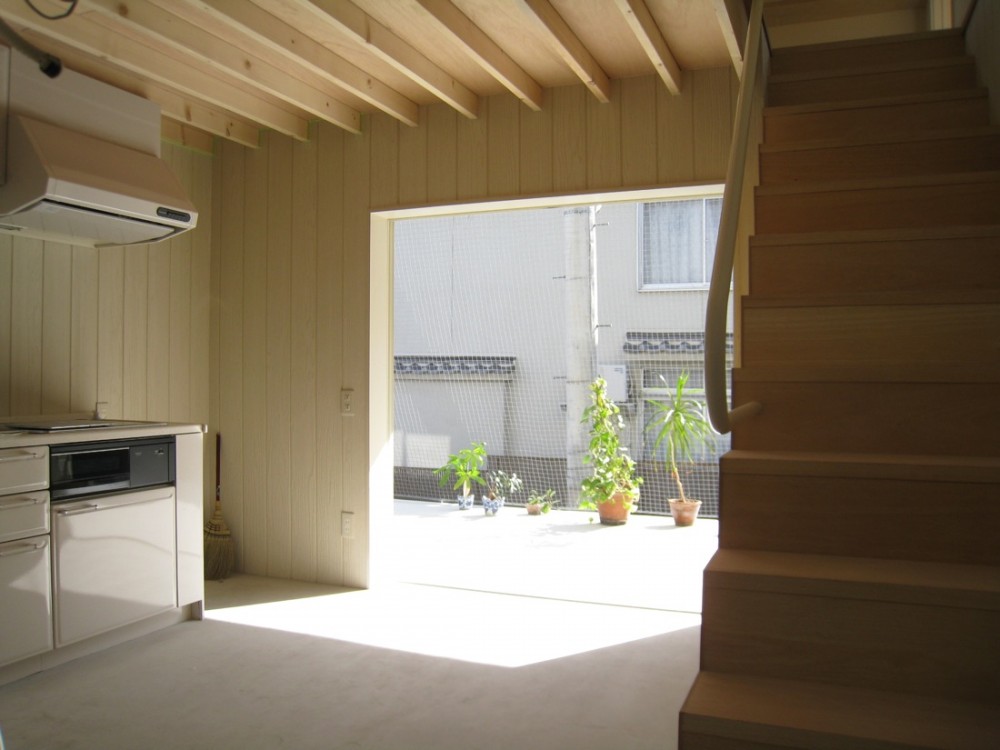 Between / Katsuhiro Miyamoto & Associates