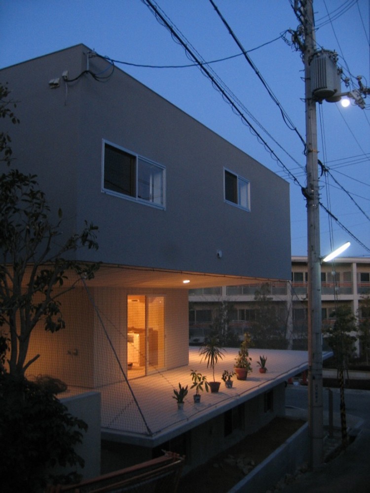 Between / Katsuhiro Miyamoto & Associates
