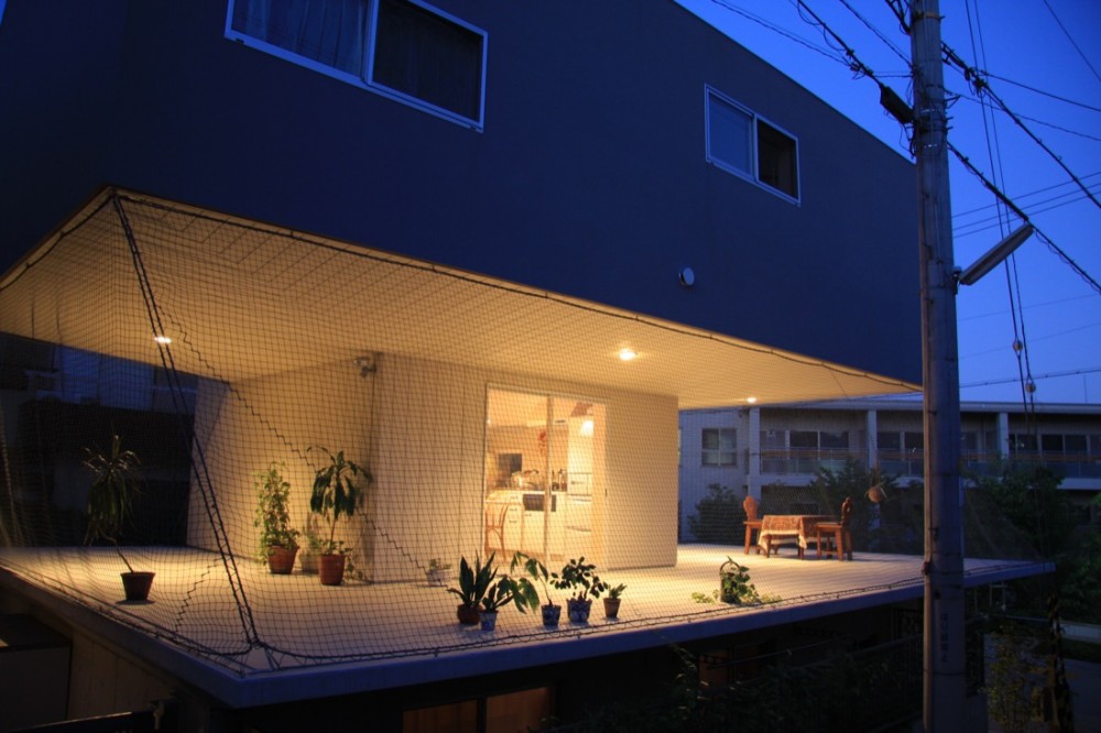 Between / Katsuhiro Miyamoto & Associates