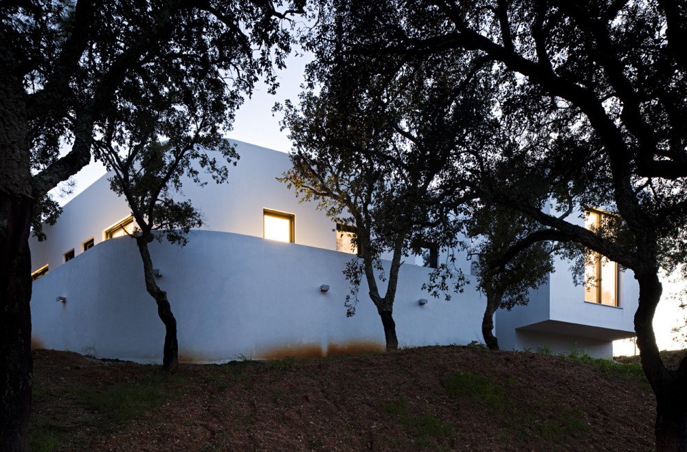 Miraventos House / Eduardo Trigo de Sousa + ComA