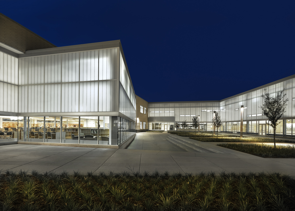 Metea Valley High School - DLR Group © James Steinkamp