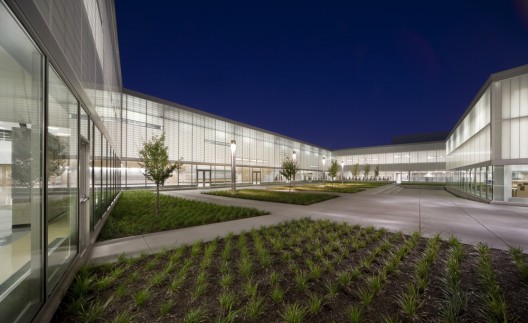 Metea Valley HS Courtyard1
