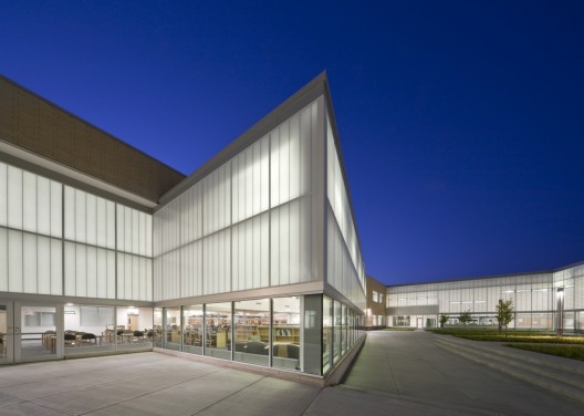Metea Valley HS Courtyard2