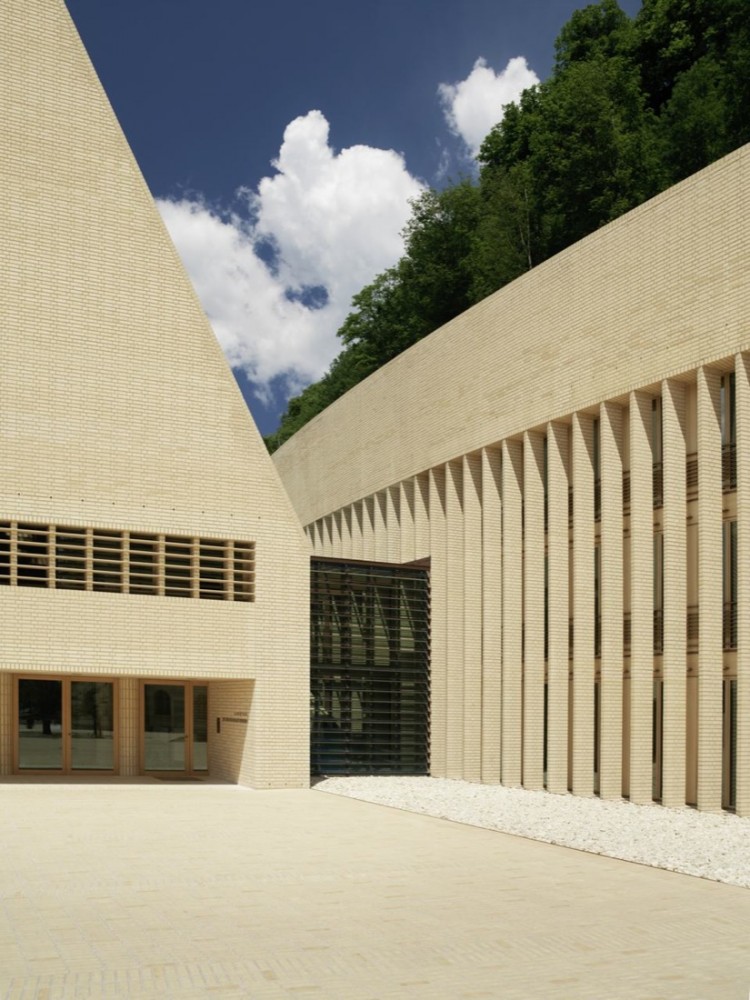 National Parliament Principality of Liechtenstein / Hansjoerg Goeritz Architekturstudio