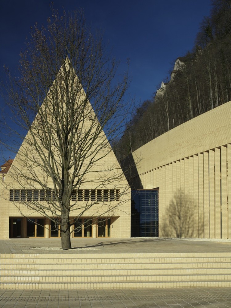 National Parliament Principality of Liechtenstein / Hansjoerg Goeritz Architekturstudio