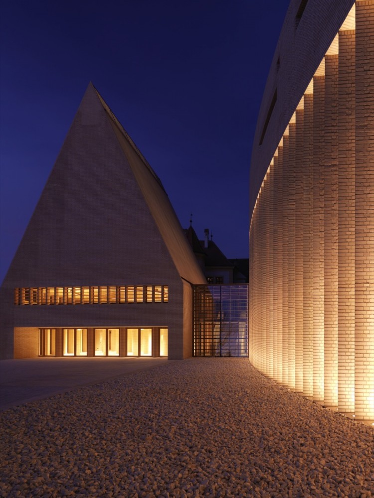 National Parliament Principality of Liechtenstein - Hansjoerg Goeritz Architekturstudio © Jürg Zürcher