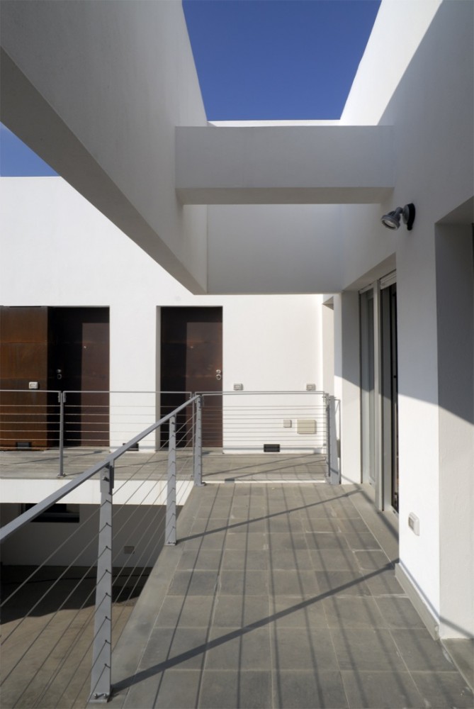 Condominio T / C+C04STUDIO
