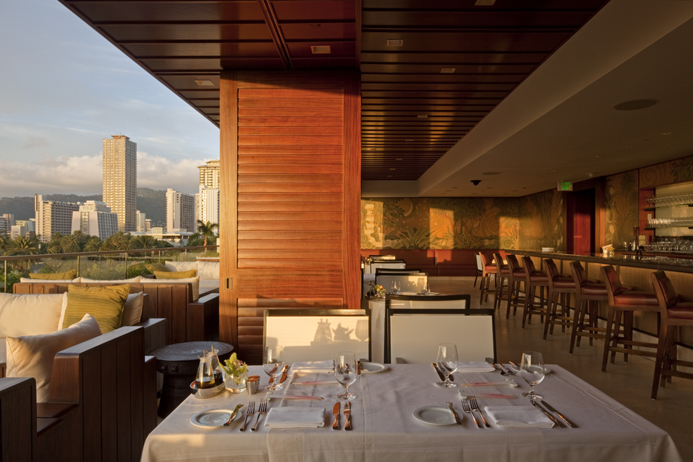 The Trump International Hotel and Tower at Waikiki Beachwalk / Guerin Glass Architects