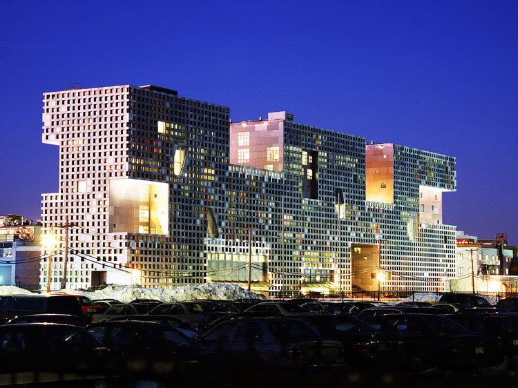Simmons Hall at MIT/ Steven Holl
