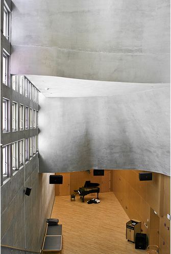 Simmons Hall at MIT/ Steven Holl