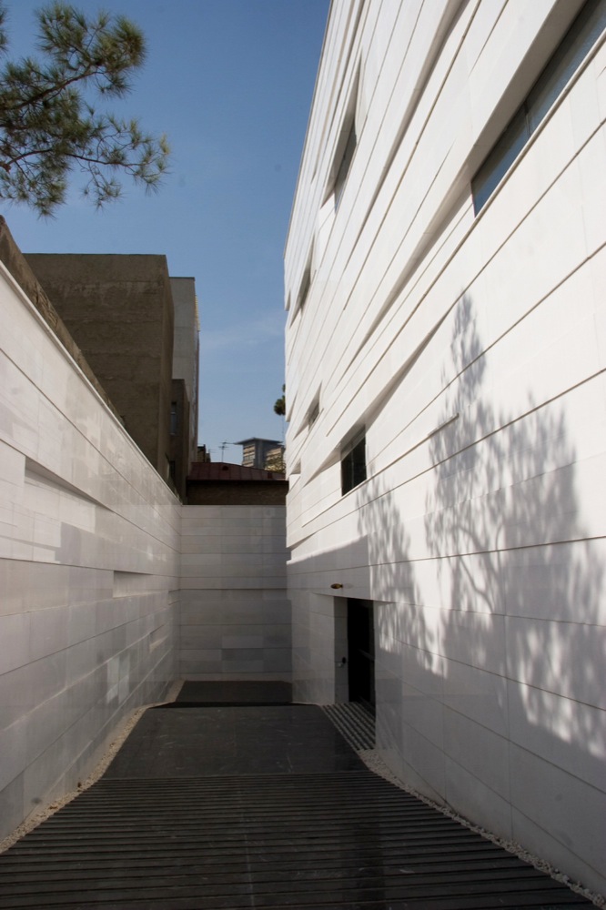 Commercial-Office Building /  Abbas Riahi Fard-Farinaz Razavi Nikoo