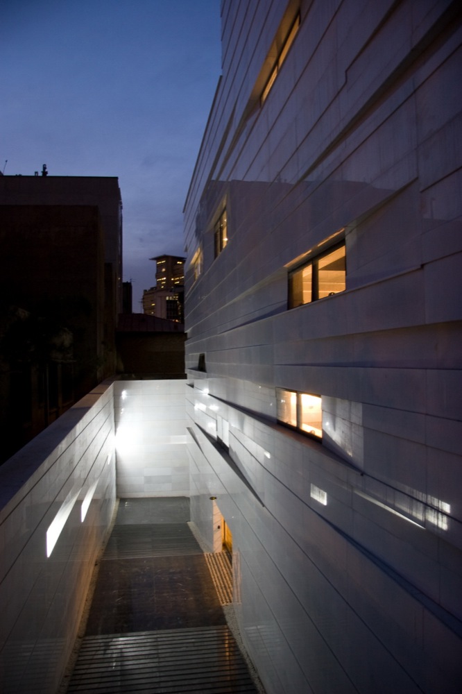 Commercial-Office Building /  Abbas Riahi Fard-Farinaz Razavi Nikoo