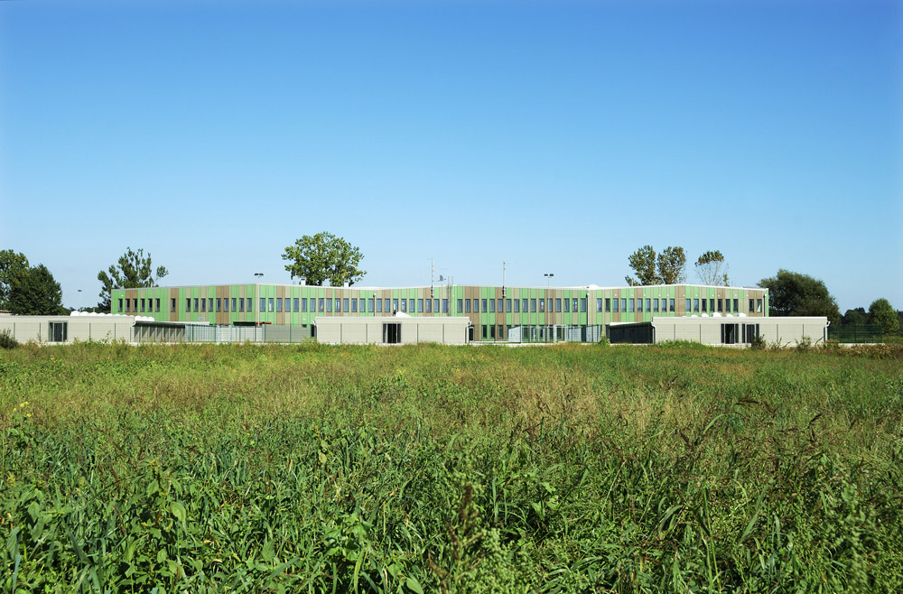 Police Dog Training Facility / Andrej Kalamar