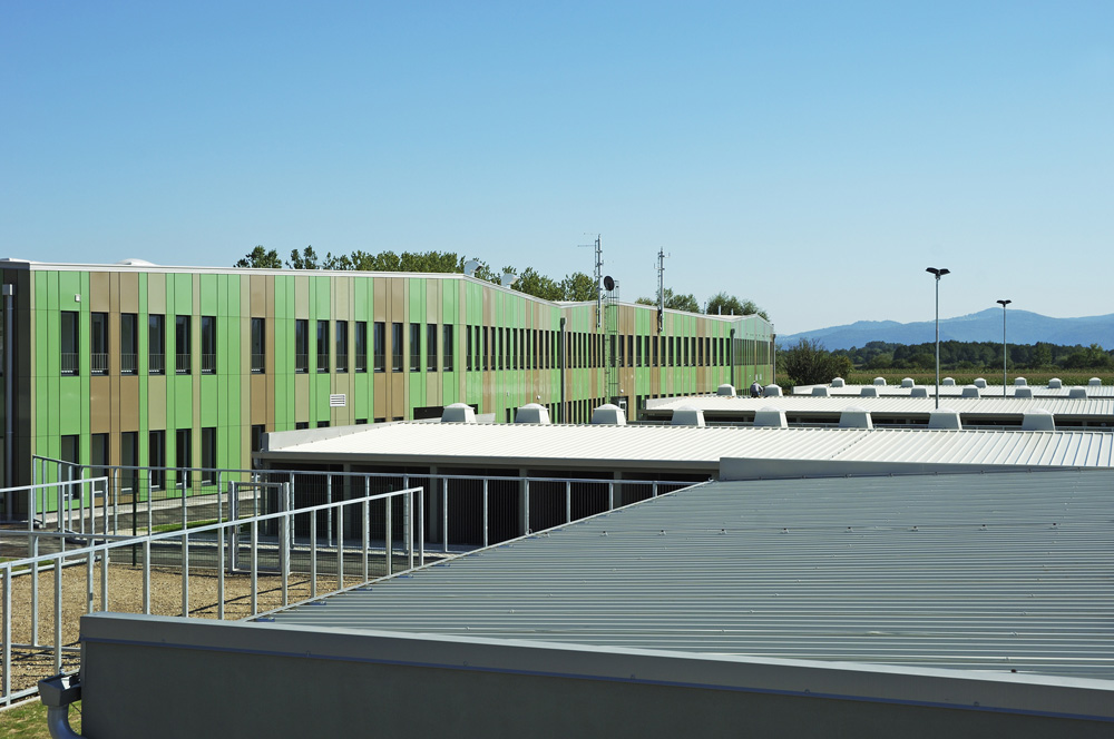 Police Dog Training Facility / Andrej Kalamar