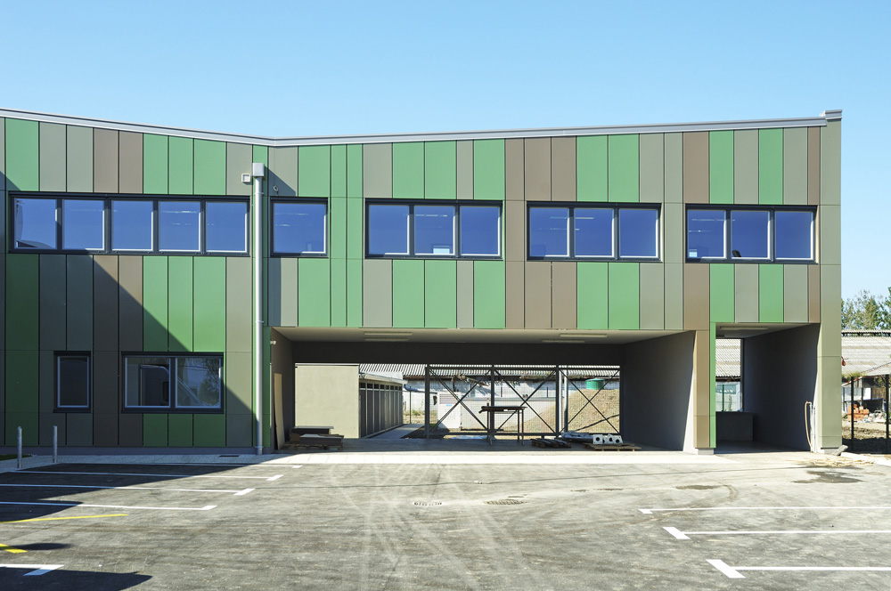 Police Dog Training Facility / Andrej Kalamar