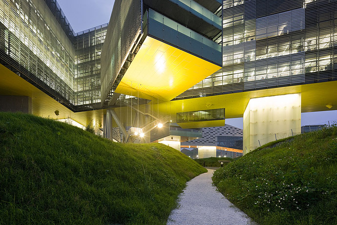 Horizontal Skyscraper / Steven Holl