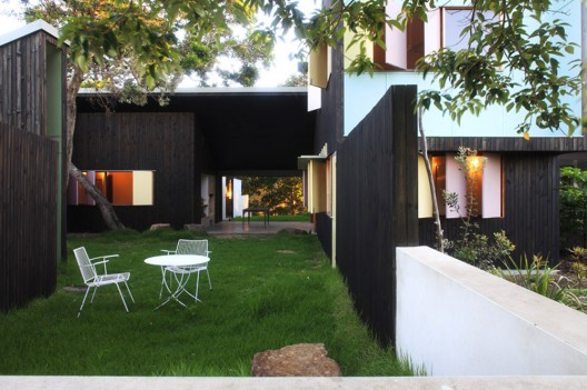 F2 House / Donovan Hill