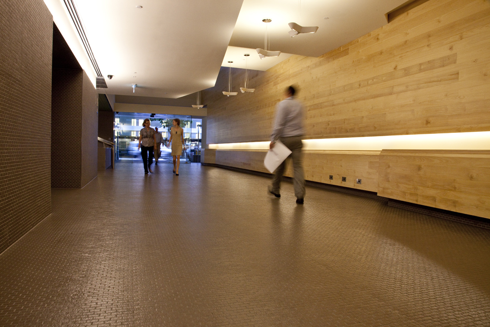 AM60 Building / Donovan Hill