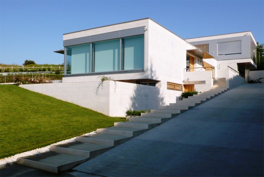 Somoboo / Eduardo Fdez.-Abascal Teira and Florentina Muruzábal Sitges