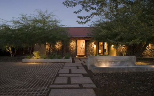 Dillon Residence / Chen + Suchart Studio, LLC