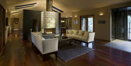 Dillon Residence / Chen + Suchart Studio, LLC