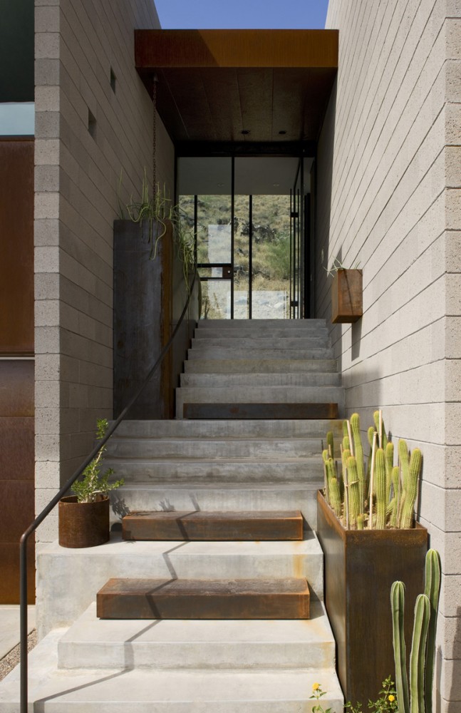 Mummy Mountain Residence / Chen + Suchart Studio LLC