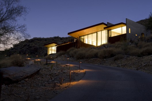Mummy Mountain Residence / Chen + Suchart Studio LLC