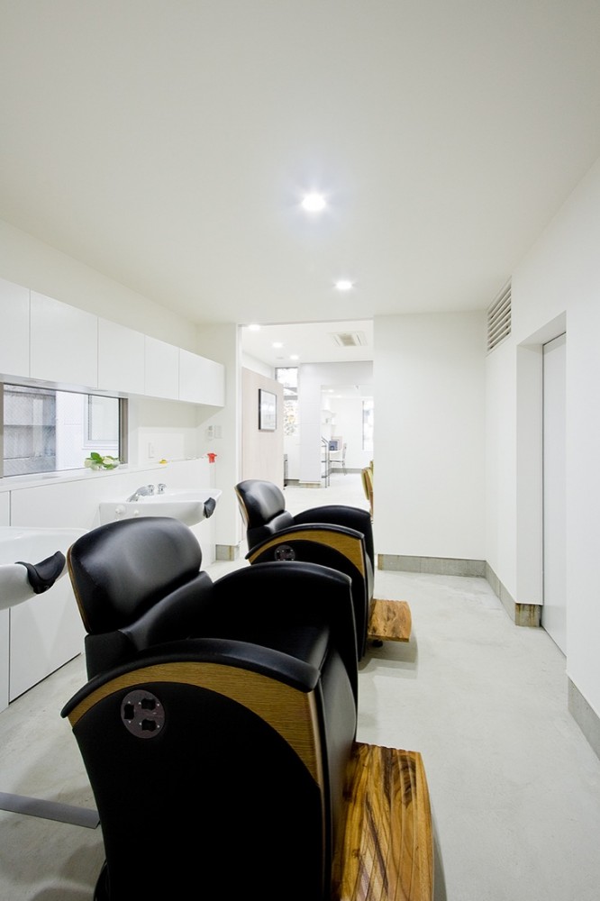 Cure Salon Monsieur - Upsetters Architects © Yusuke Wakabayashi