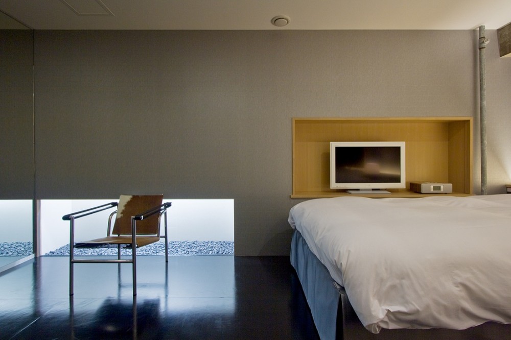 Hotel Nuts / Upsetters Architects