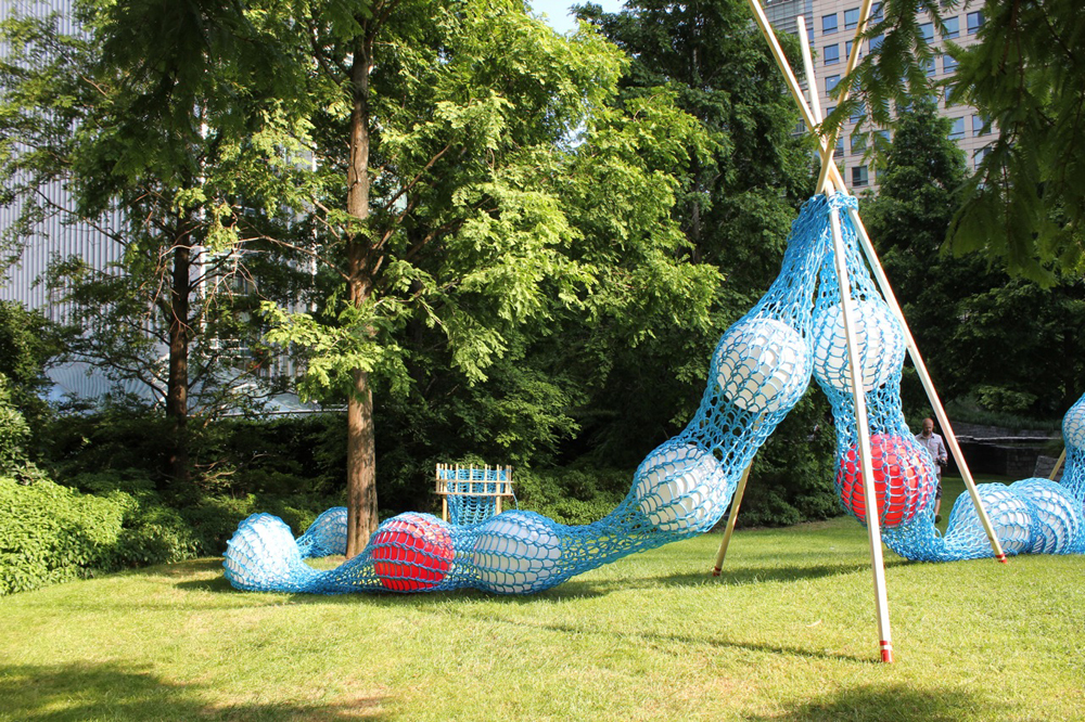 Giant Knitting Nancy / Superblue Design