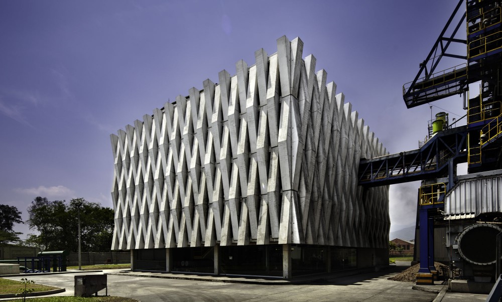 Argos, Building for an Electrical Generator at a Cement Factory - Felipe Gonzalez-Pacheco © Andrés Valbuena