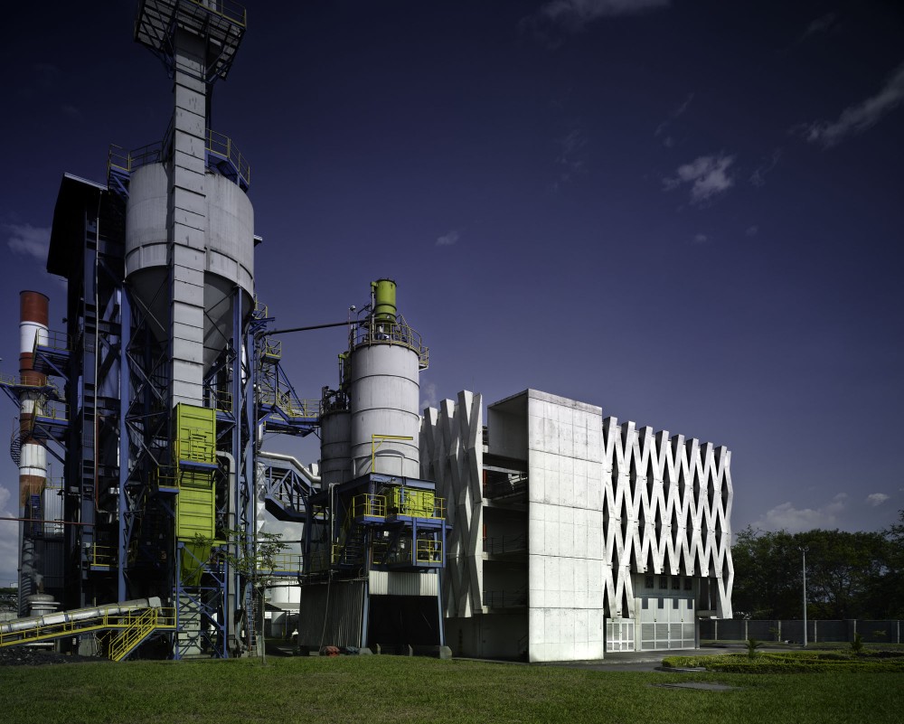 Argos, Building for an Electrical Generator at a Cement Factory - Felipe Gonzalez-Pacheco © Andrés Valbuena