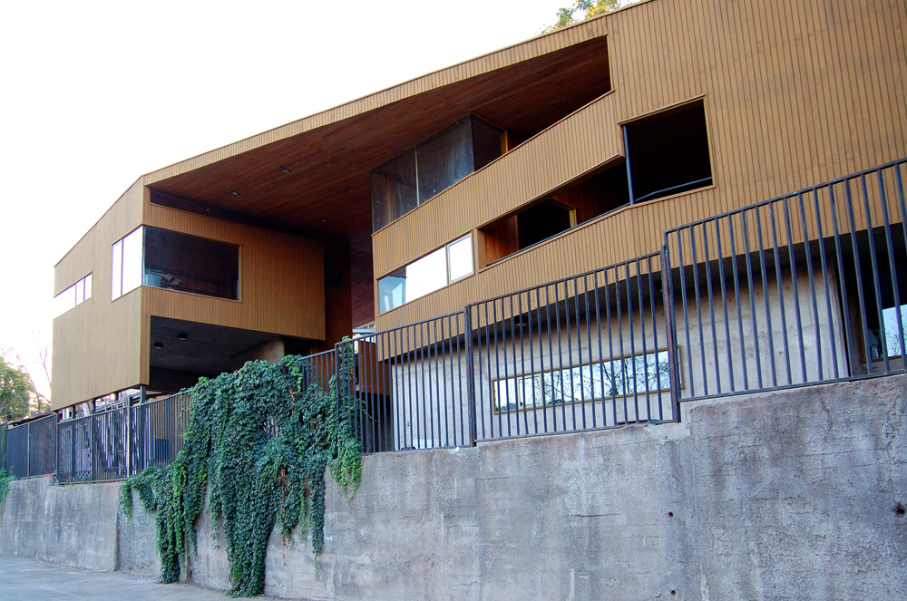 Zoo Management Building / Carreño Sartori Arquitectos