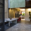 Alleyway House - Formwerkz Architects Alleyway House - Formwerkz Architects © Courtesy of Formwerkz Architects