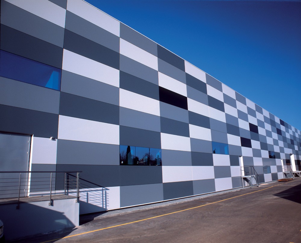 QuadroClad™ Glass Façade Panels / Hunter Douglas Contract