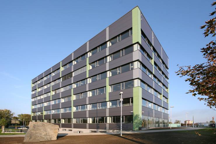 QuadroClad™ Glass Façade Panels / Hunter Douglas Contract