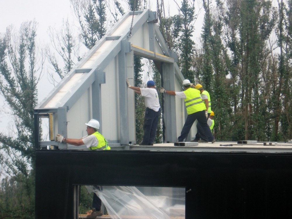 House - Prefabricated Nature - MYCC assembly process