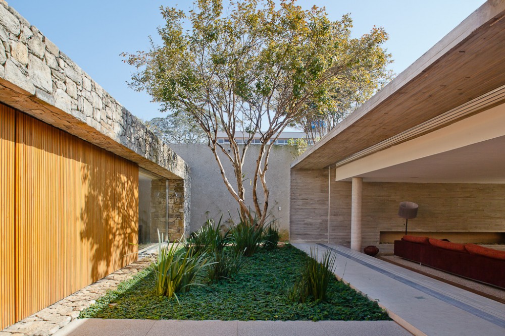 House 6 / Marcio Kogan