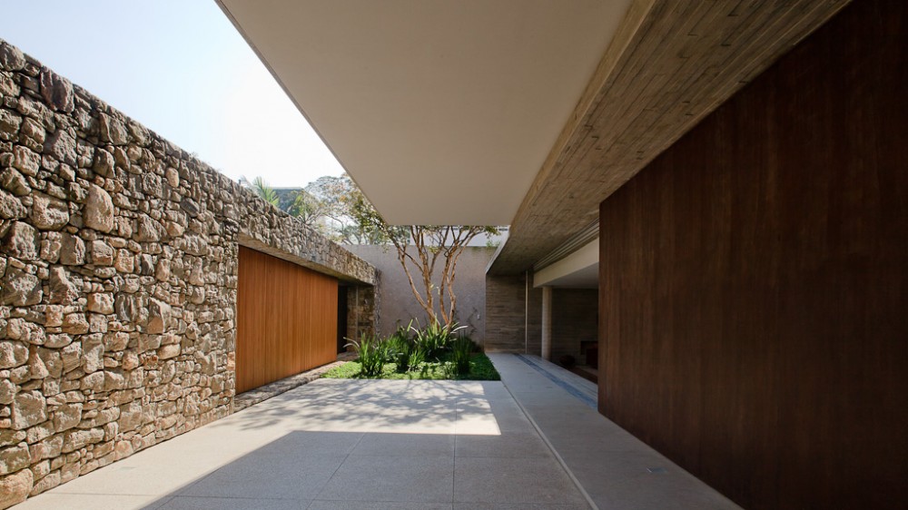 House 6 / Marcio Kogan